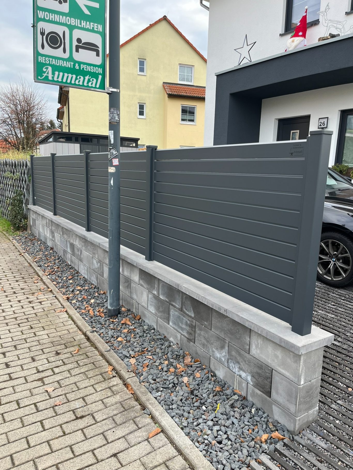 Zaun aus Aluminium-Rhombusleisten